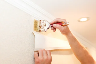 Pose de papier peint à Err — revêtements muraux et toiles de verre